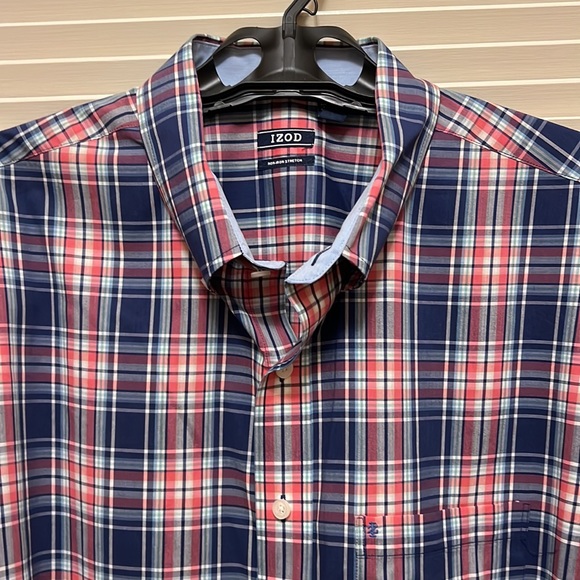 7. izod Short Sleeve Men’s Shirt in Plaid - Picture 2 of 9